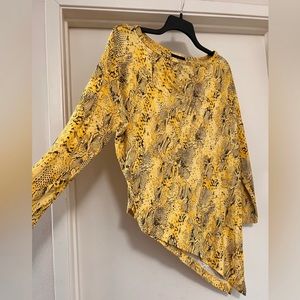 St John Boutiques yellow gray asymmetrical hem snakeskin print poly blend top